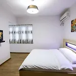 Elior Apartment